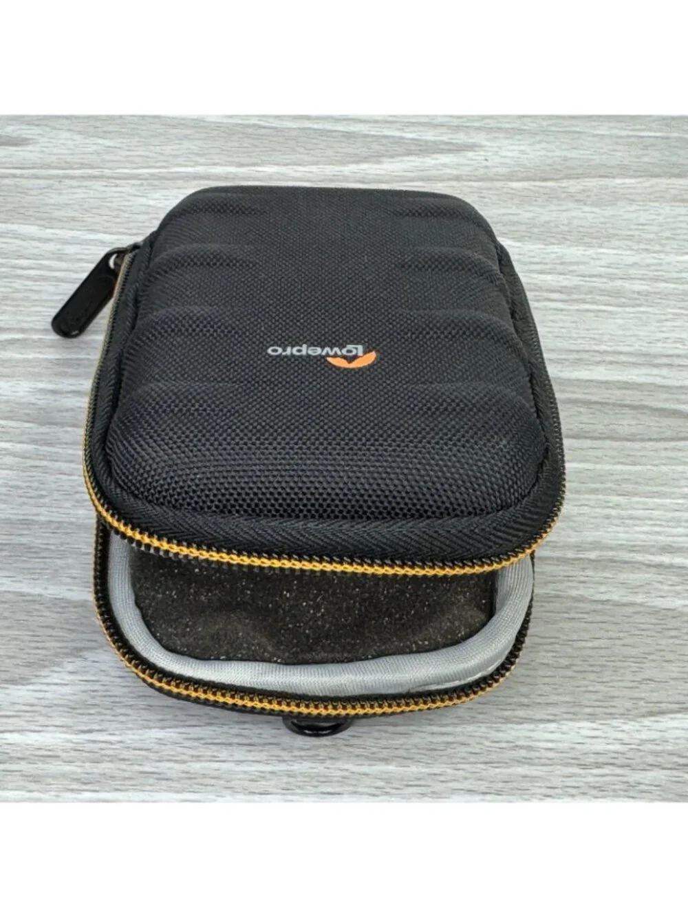 Lowepro Santiago 20 II Digital Camera Case Black Hard Shell Padded w/ Strap